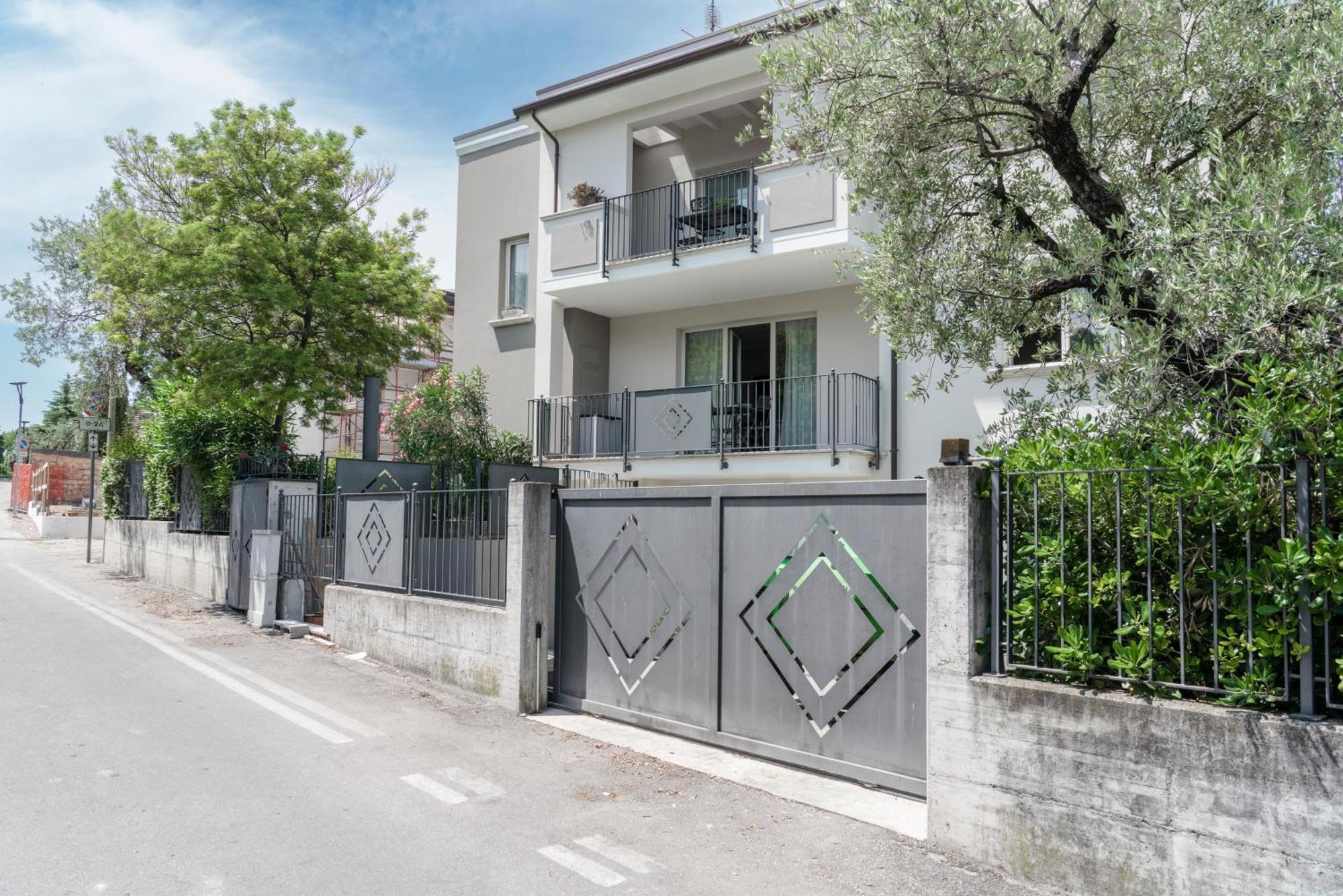 Matteotti Apartments Desenzano del Garda Exterior foto
